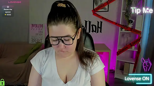 Tara Torres online show from 30, 10, 2025