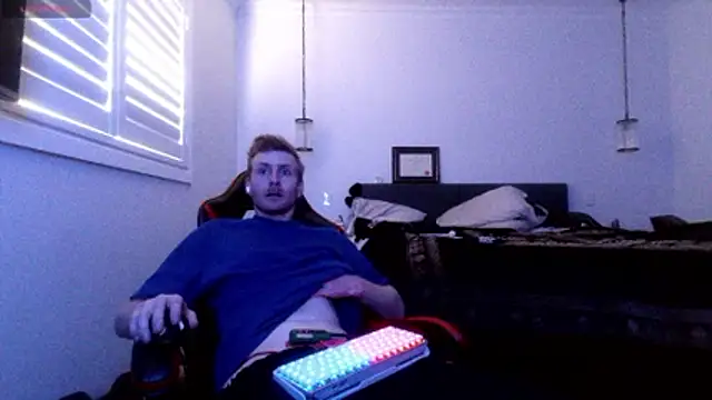 Snapshot of OFFICAL_DICKEDDOWNUNDER chatting on 4, 6, 2026 OFFICAL DICKEDDOWNUNDER online show from 4, 6, 2026