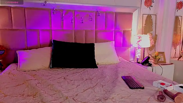 AlanaOdison online show from 15, 4, 2026