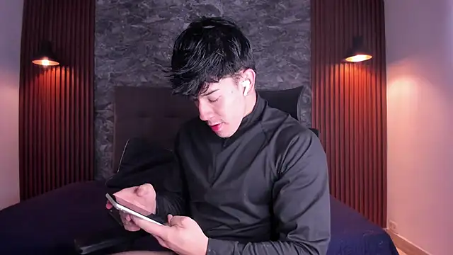 MaxCooper1 online show from 4, 10, 2025