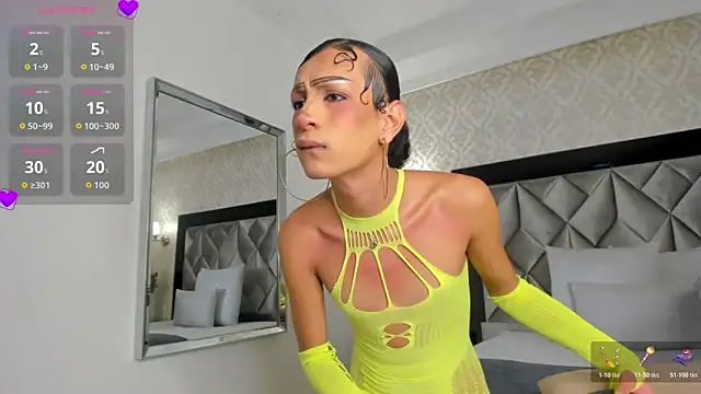 Layla Mackenzie online show from 13, 11, 2025