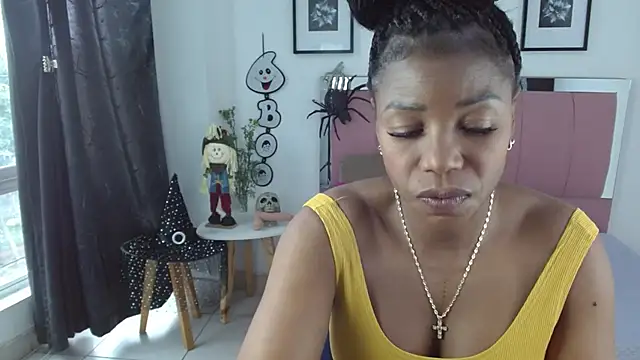 Lele F w online show from 8, 10, 2025