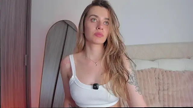 Snapshot of MissLana77 chatting on 25, 7, 2026 MissLana77 online show from 25, 7, 2026