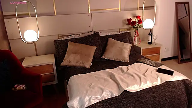 Lina Montclair online show from 10, 9, 2025