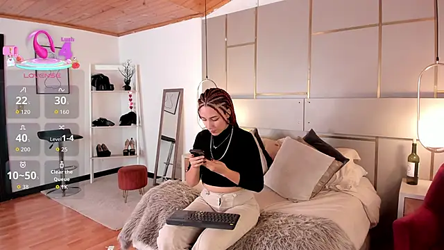 Lina Montclair online show from 4, 3, 2026