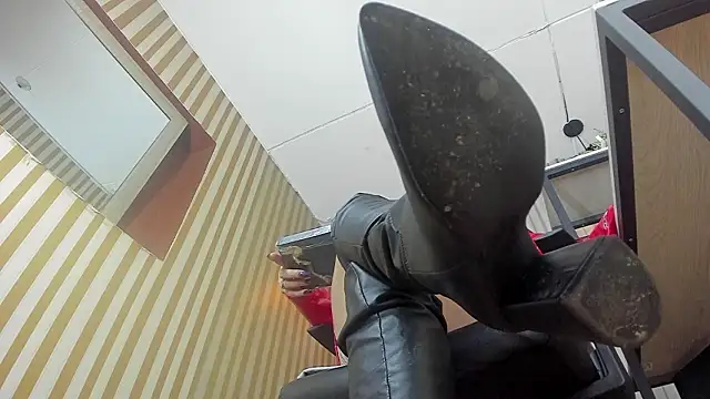 Scarlett Barnes online show from 26, 3, 2026