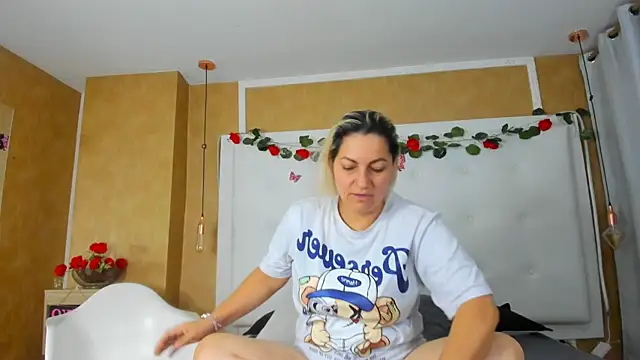 Heidy milf online show from 20, 3, 2026