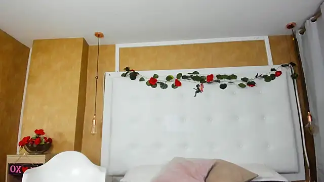 Heidy milf online show from 15, 4, 2026