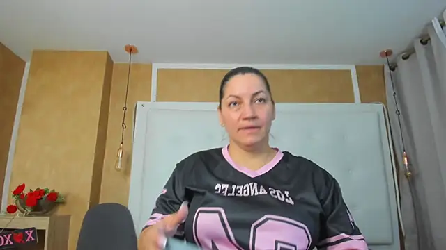 Snapshot of Heidy_milf chatting on 17, 7, 2026 Heidy milf online show from 17, 7, 2026
