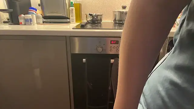 Snapshot of CelineLuxe chatting on 2, 10, 2025 CelineLuxe online show from 2, 10, 2025