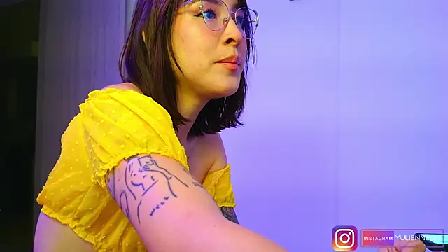 Yulienneg online show from 3, 10, 2025