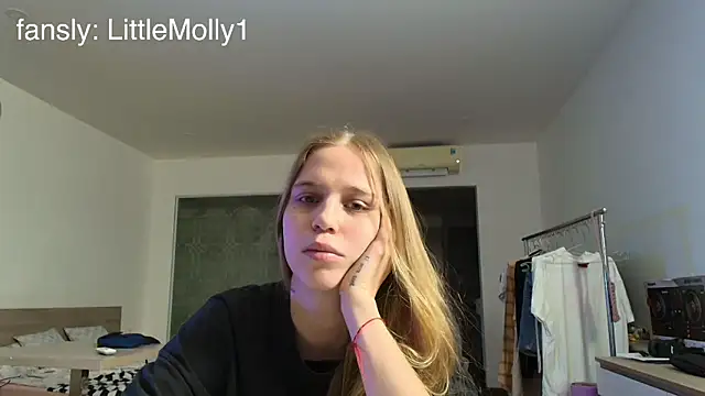 littlemolly11 online show from 30, 9, 2025