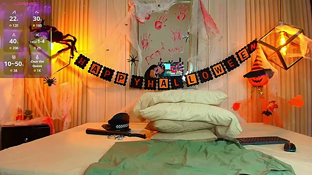 TaylerWhite online show from 25, 10, 2025