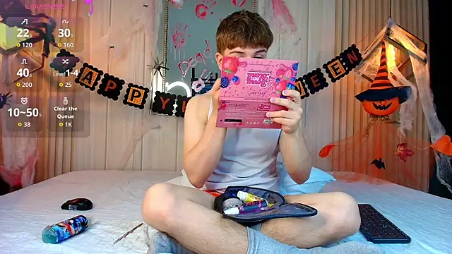 TaylerWhite online show from 30, 10, 2025