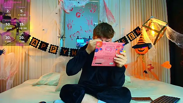 TaylerWhite online show from 26, 10, 2025