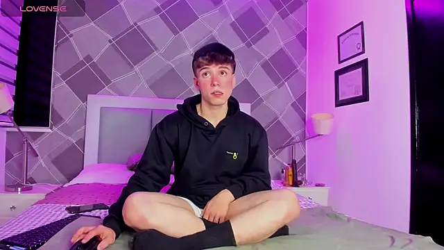 TaylerWhite online show from 15, 11, 2025