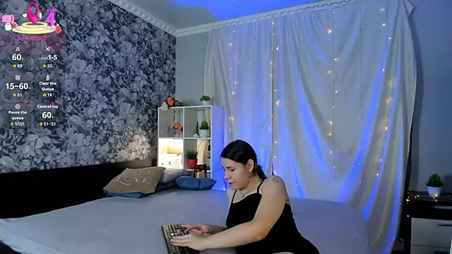 Snapshot of Laila_Blarr chatting on 12, 9, 2025 Laila Blarr online show from 12, 9, 2025