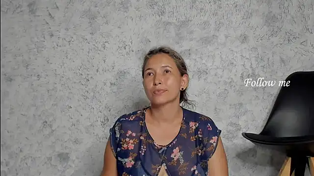 marly charm  online show from 17, 12, 2025