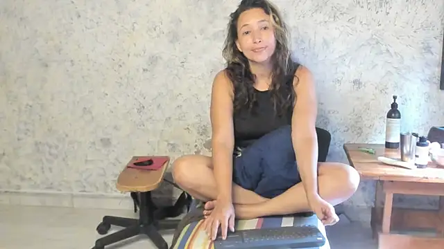 marly charm  online show from 12, 4, 2026