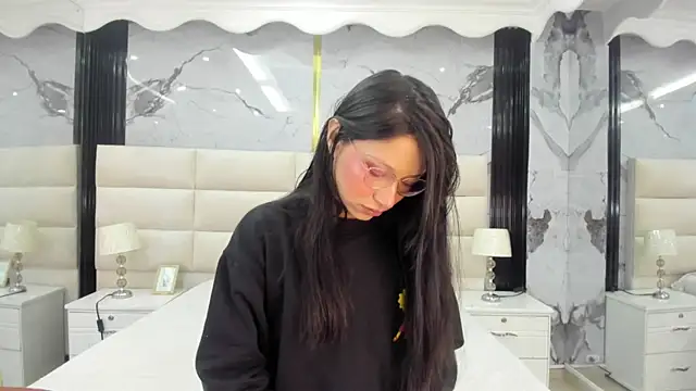 Sophie Calloway online show from 19, 9, 2025