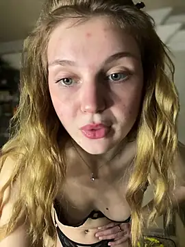 Snapshot of Emaline_Fane chatting on 10, 7, 2026 Emaline Fane online show from 10, 7, 2026