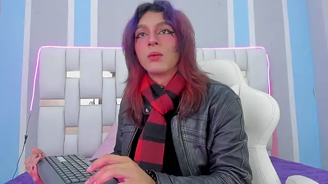 Snapshot of MilkWhore1 chatting on 4, 11, 2025 MilkWhore1 online show from 4, 11, 2025