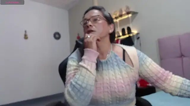 SolVegaNaciente online show from 2, 11, 2025