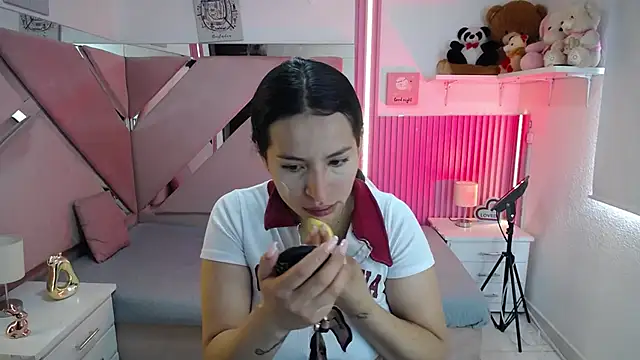 Snapshot of Mia_garcia28 chatting on 4, 6, 2026 Mia garcia28 online show from 4, 6, 2026