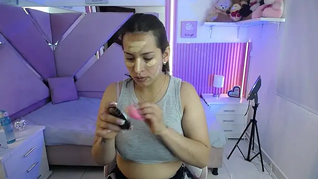 Mia garcia28 online show from 14, 11, 2025