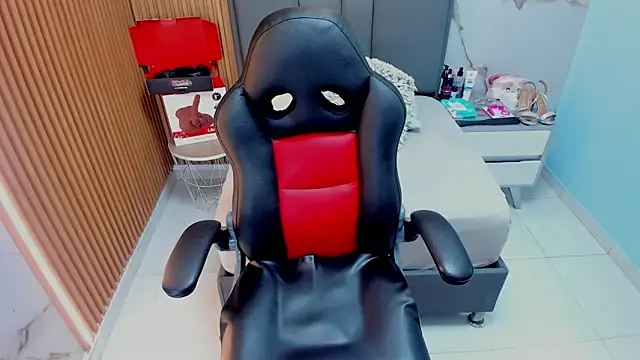 Isisleroy1 online show from 10, 11, 2025