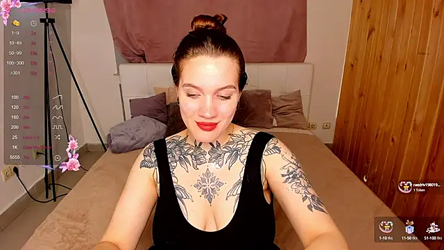 Snapshot of Luna_Ver chatting on 2, 10, 2025 Luna Ver online show from 2, 10, 2025