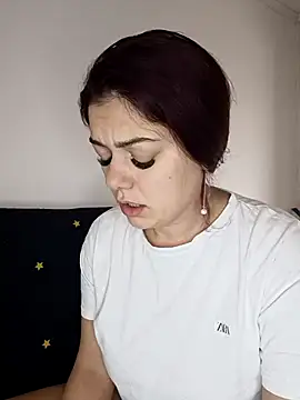 LadyNora online show from 2, 2, 2026