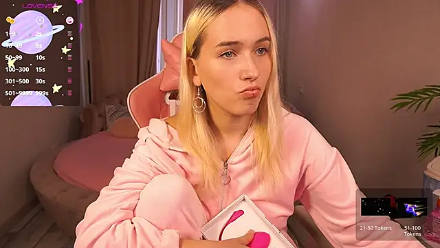 LilElfie online show from 22, 9, 2025