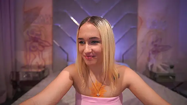 LilElfie online show from 27, 9, 2025