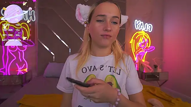 LilElfie online show from 4, 10, 2025