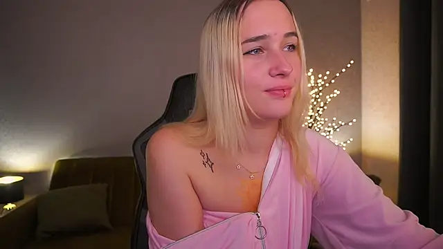 LilElfie online show from 17, 10, 2025