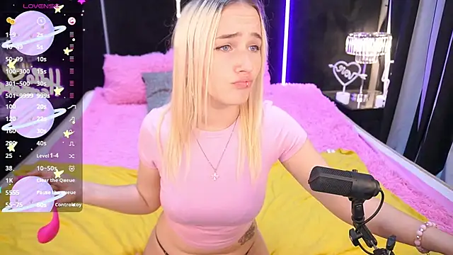 LilElfie online show from 16, 9, 2025