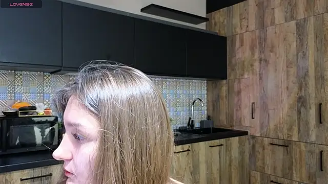 Snapshot of DebiHenks chatting on 2, 3, 2026 DebiHenks online show from 2, 3, 2026