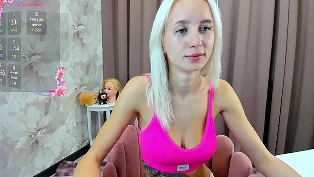 cute luucy online show from 9, 10, 2025