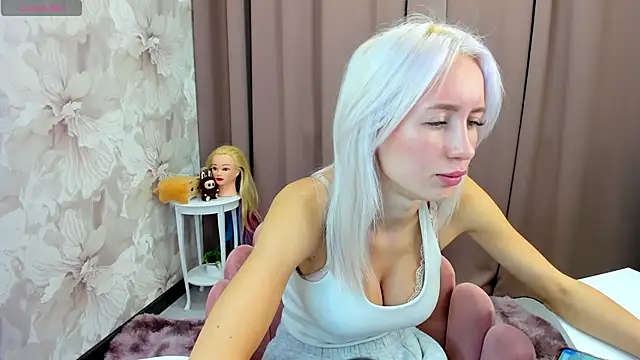 cute luucy online show from 20, 10, 2025