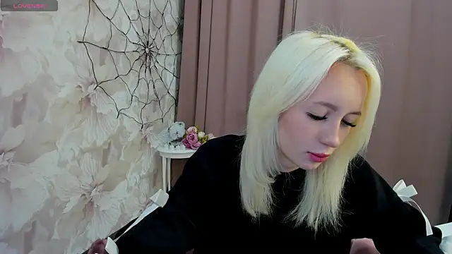 cute luucy online show from 5, 11, 2025