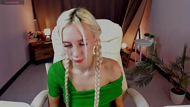 cute luucy online show from 18, 3, 2026
