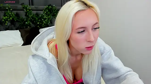 cute luucy online show from 17, 11, 2025