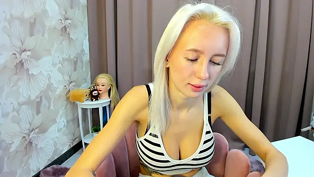 cute luucy online show from 23, 10, 2025