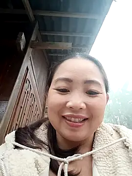 Snapshot of PhamPhung chatting on 5, 11, 2025 PhamPhung online show from 5, 11, 2025