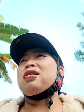 Snapshot of PhamPhung chatting on 27, 10, 2025 PhamPhung online show from 27, 10, 2025