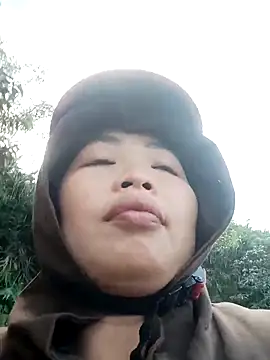 Snapshot of PhamPhung chatting on 15, 11, 2025 PhamPhung online show from 15, 11, 2025