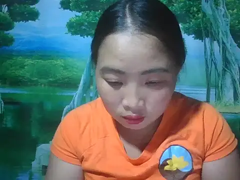 Snapshot of PhamPhung chatting on 2, 10, 2025 PhamPhung online show from 2, 10, 2025