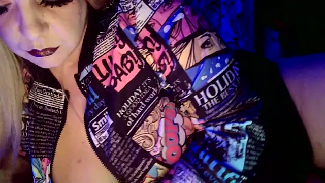 Snapshot of VanessaSpade chatting on 13, 11, 2025 VanessaSpade online show from 13, 11, 2025