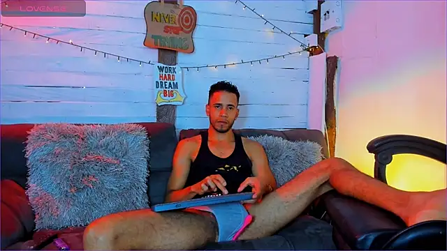 Alex bigcock11  online show from 7, 5, 2026